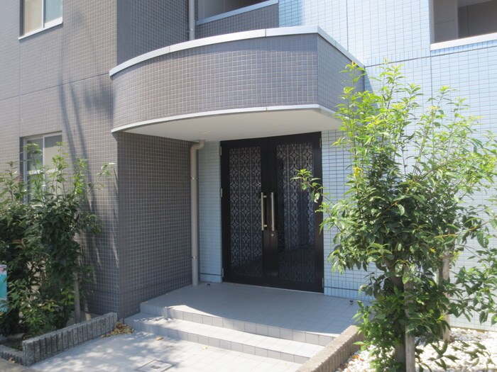 物件外観写真4　(エントランス部分)