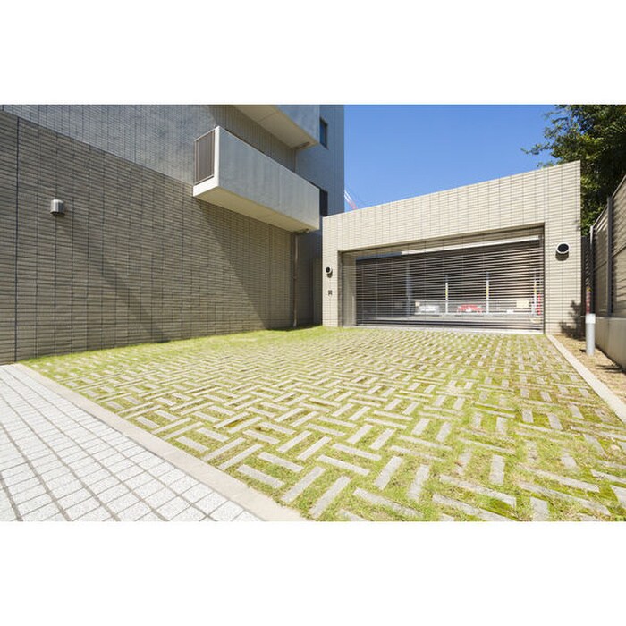 物件外観写真5　(駐車場)