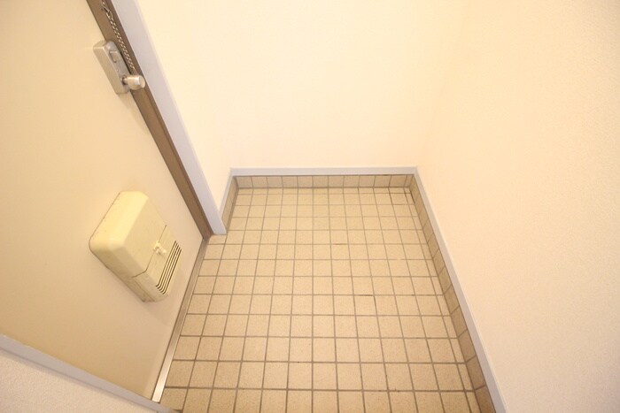 物件内観写真7　(玄関)