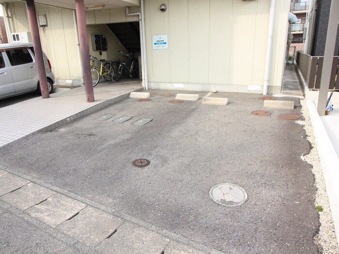 物件外観写真4　(駐車場)
