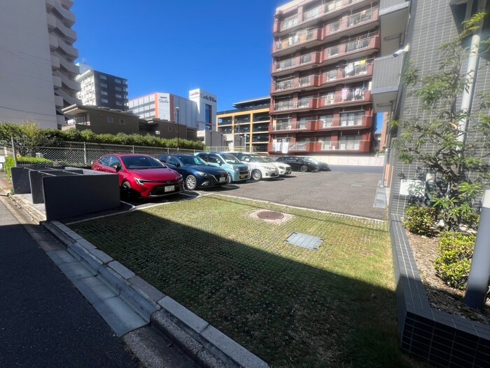 物件外観写真2　(駐車場)