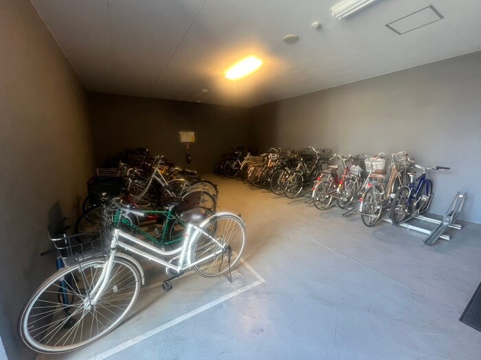 物件外観写真3　(駐輪場)