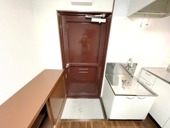 物件内観写真13　(玄関)