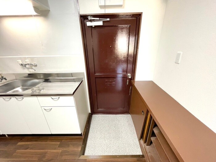 物件内観写真13　(玄関)