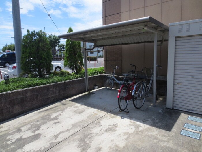 物件外観写真4　(駐輪場)