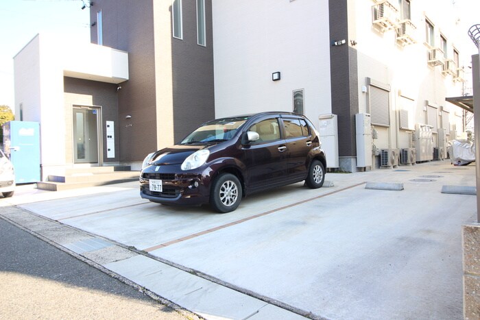 物件外観写真3　(駐車場)