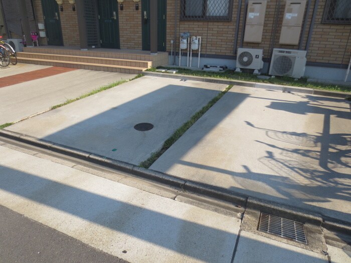 物件外観写真2　(駐車場)