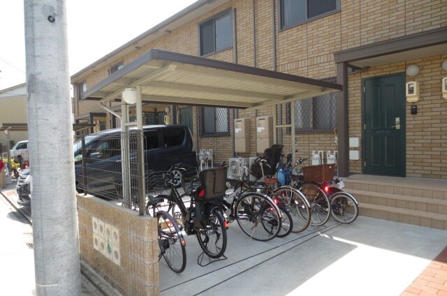 物件外観写真3　(駐輪場)