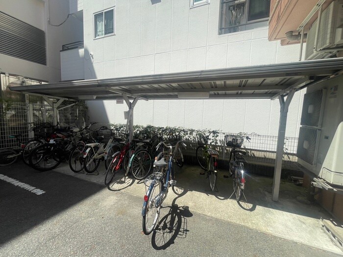 物件外観写真6　(駐輪場)