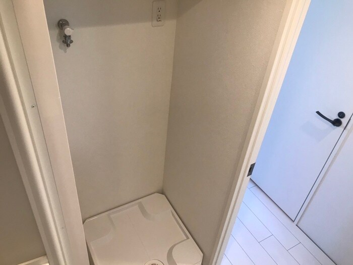 物件内観写真18　(洗濯機置場)