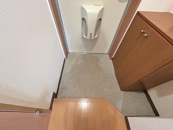 物件内観写真16　(玄関)
