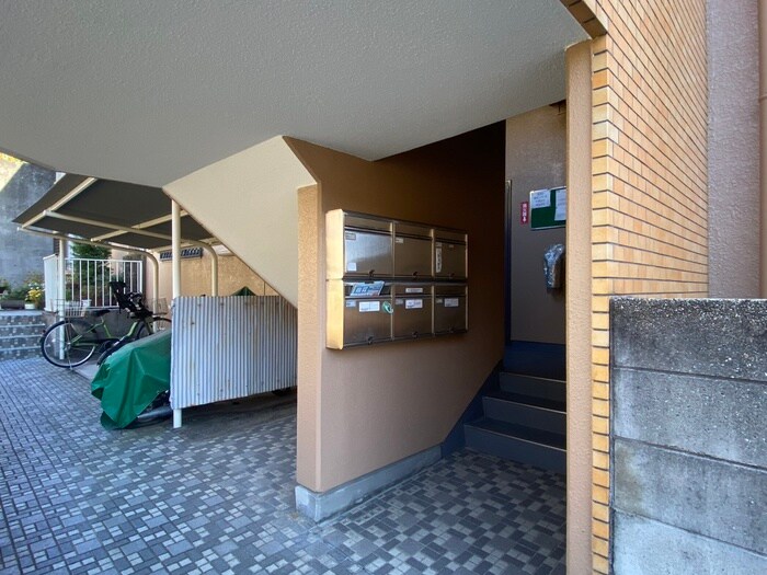 物件外観写真5　(エントランス部分)