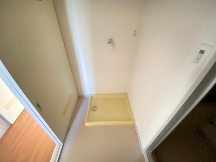 物件内観写真10　(洗濯機置場)