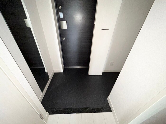 物件内観写真16　(玄関)