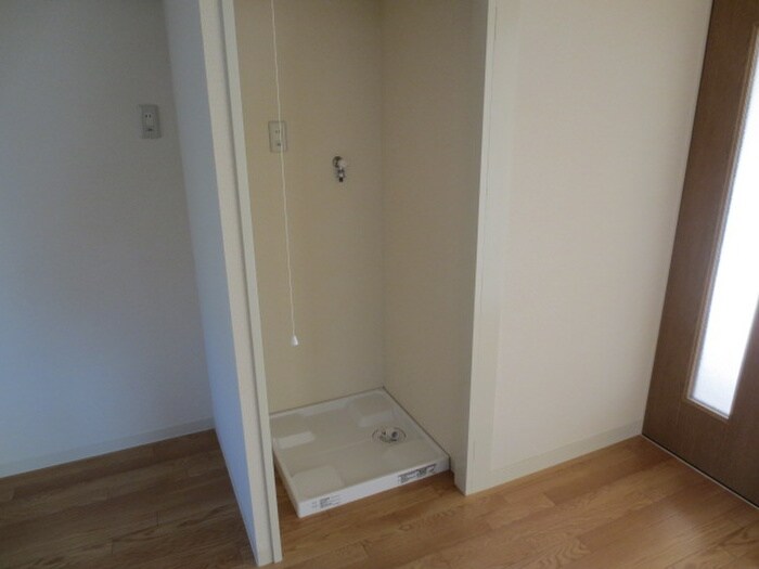 物件内観写真15　(洗濯機置場)