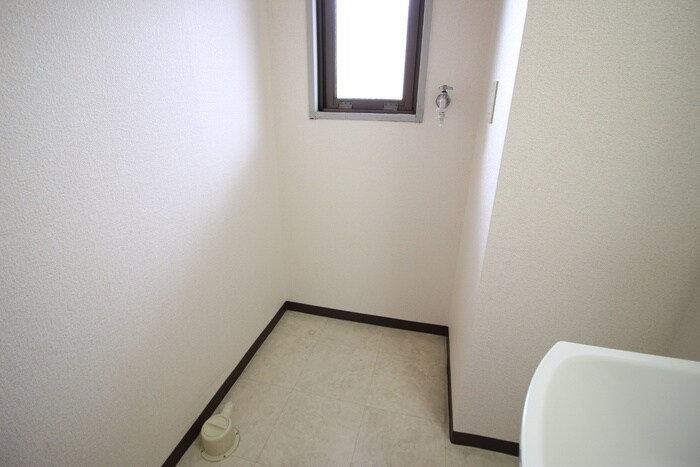 物件内観写真15　(洗濯機置場)
