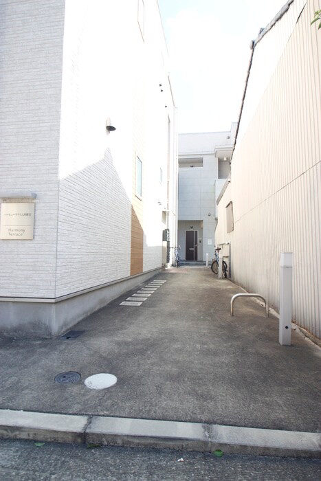 物件外観写真4　(エントランス部分)