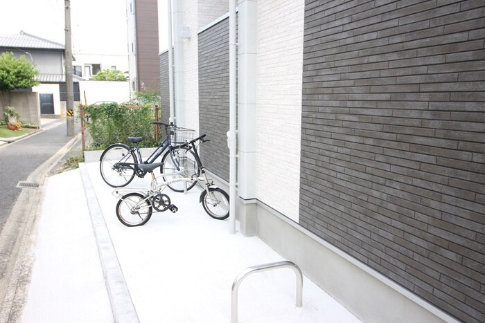 物件外観写真5　(駐輪場)