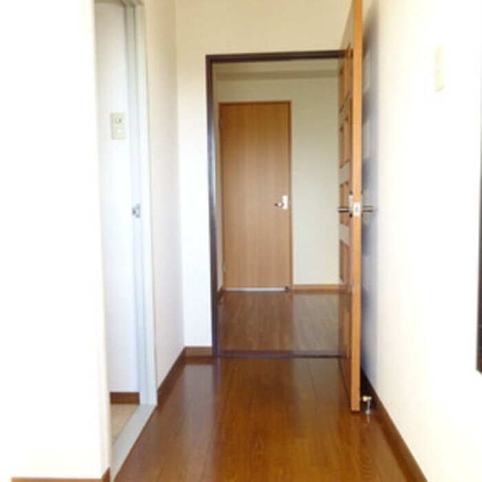 物件内観写真7　(玄関)