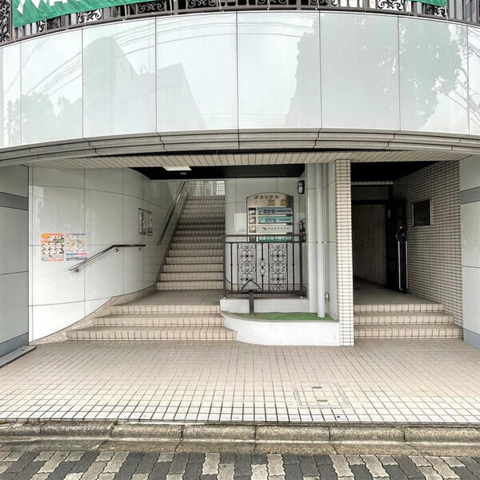 物件外観写真4　(エントランス部分)