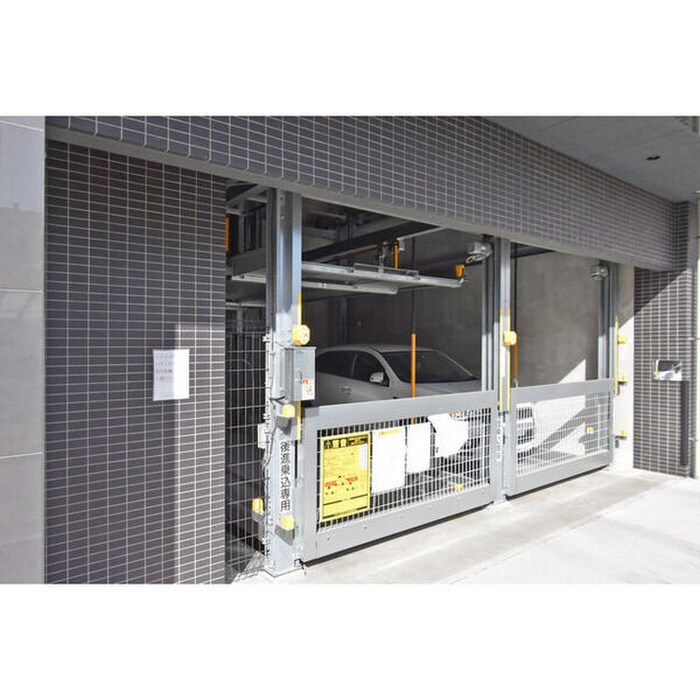 物件外観写真3　(駐車場)