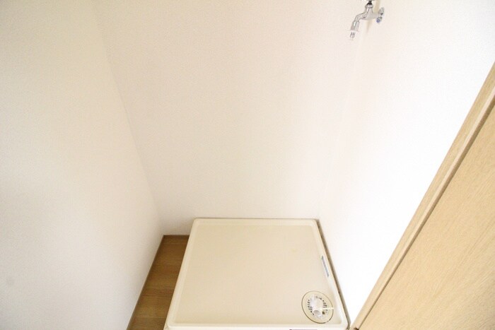 物件内観写真15　(洗濯機置場)