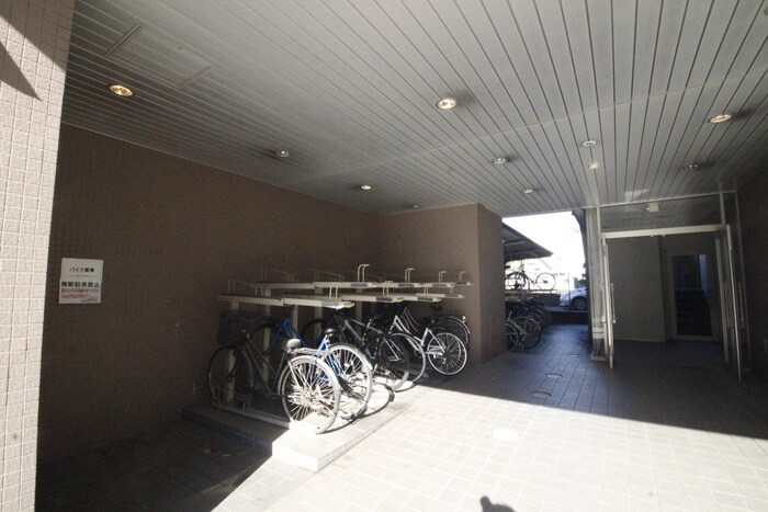 物件外観写真4　(駐輪場)