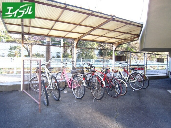 物件外観写真4　(駐輪場)