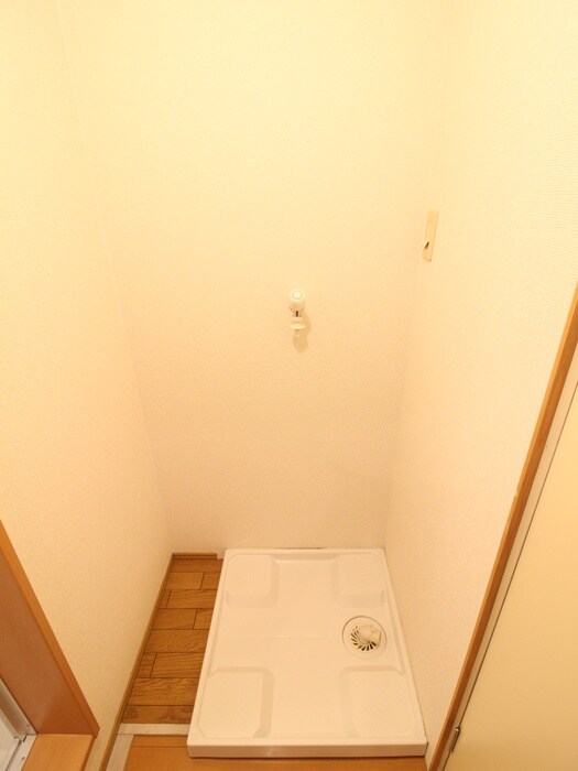 物件内観写真12　(洗濯機置場)