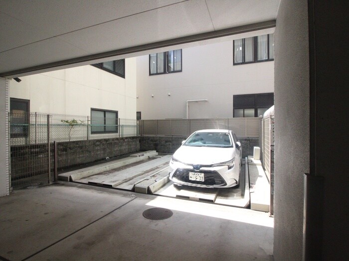 物件外観写真5　(駐車場)