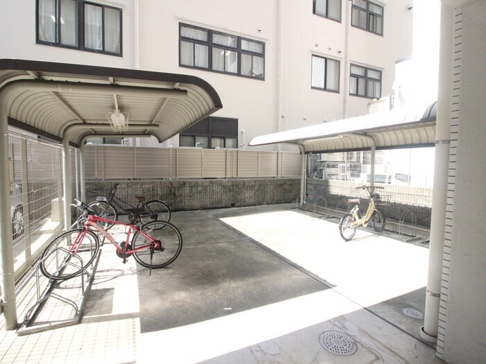 物件外観写真6　(駐輪場)