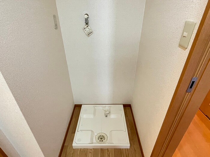 物件内観写真13　(洗濯機置場)