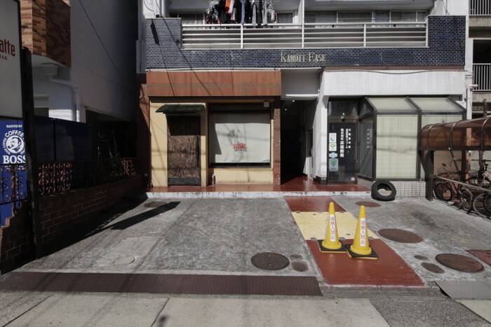 物件外観写真4　(駐車場)