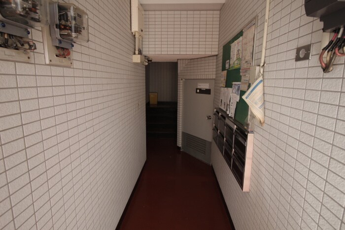 物件外観写真5　(エントランス部分)