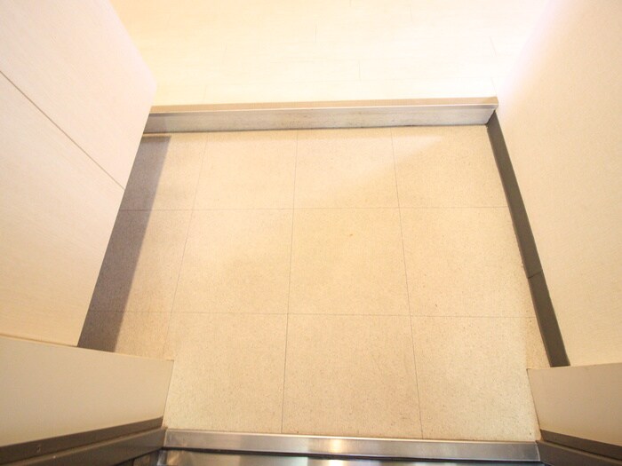 物件内観写真7　(玄関)