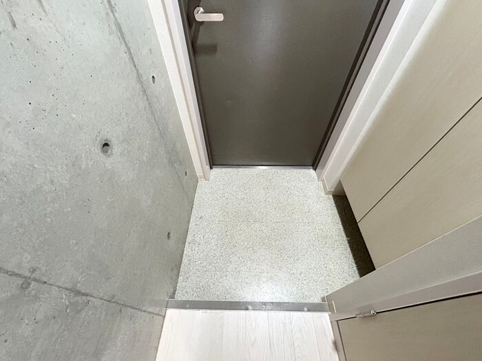 物件内観写真16　(玄関)