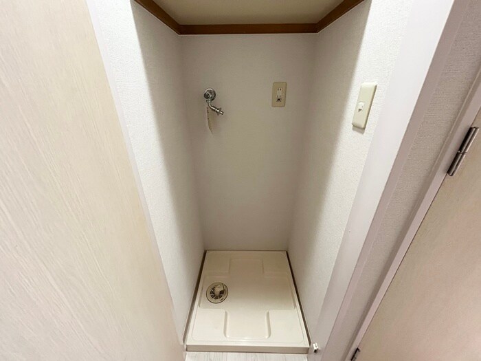 物件内観写真18　(洗濯機置場)