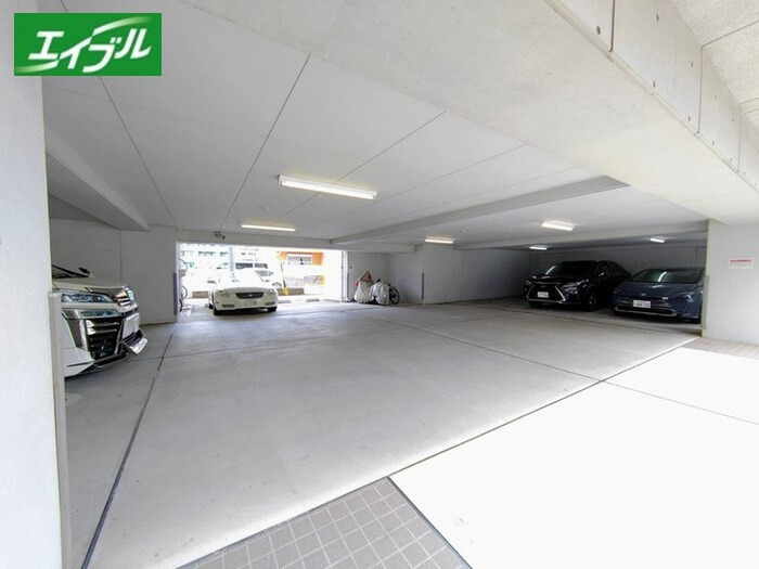 物件外観写真3　(駐車場)