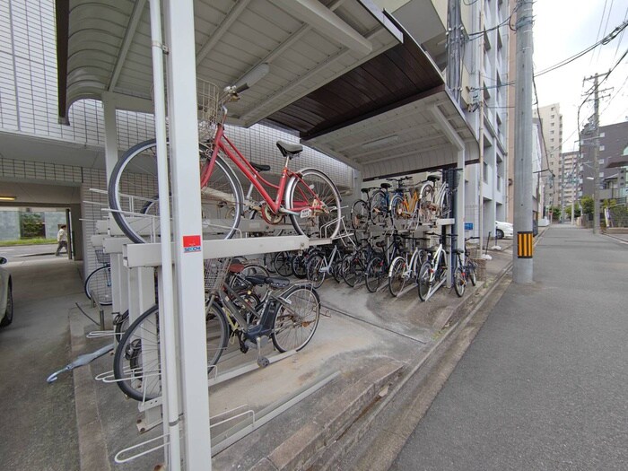 物件外観写真4　(駐輪場)