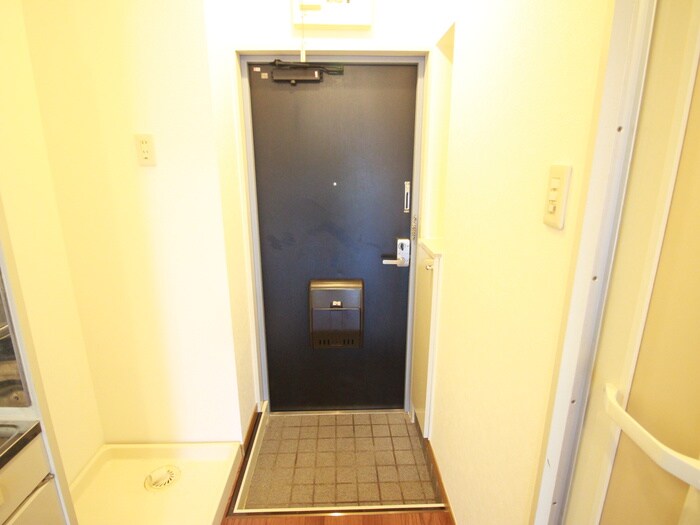 物件内観写真18　(玄関)