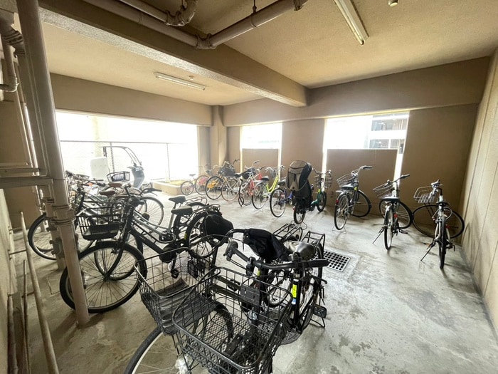 物件外観写真5　(駐輪場)