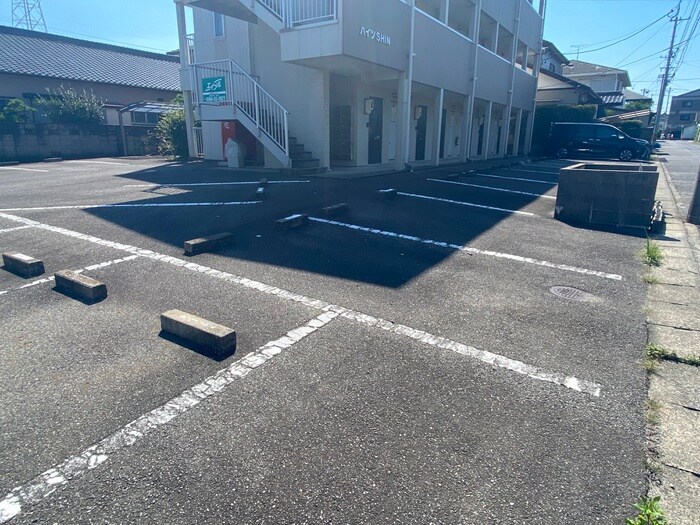 物件外観写真3　(駐車場)