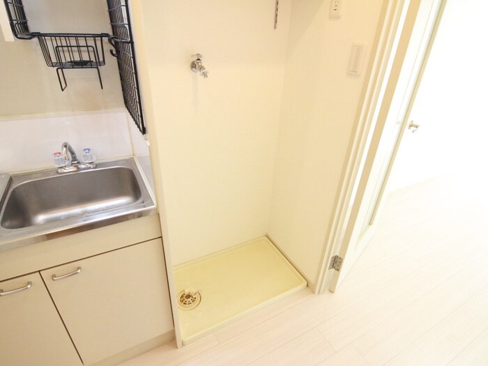 物件内観写真16　(洗濯機置場)