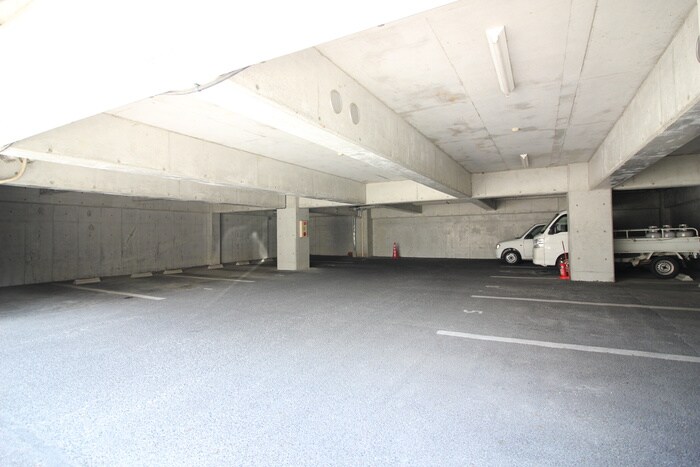 物件外観写真6　(駐車場)