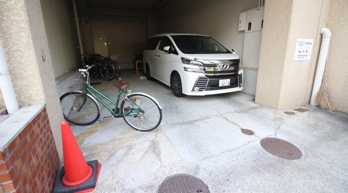 物件外観写真4　(駐車場)