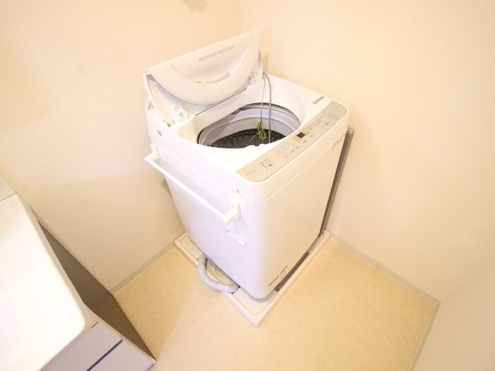 物件内観写真14　(洗濯機置場)