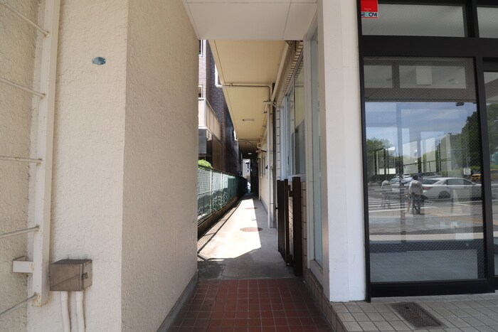 物件外観写真4　(エントランス部分)