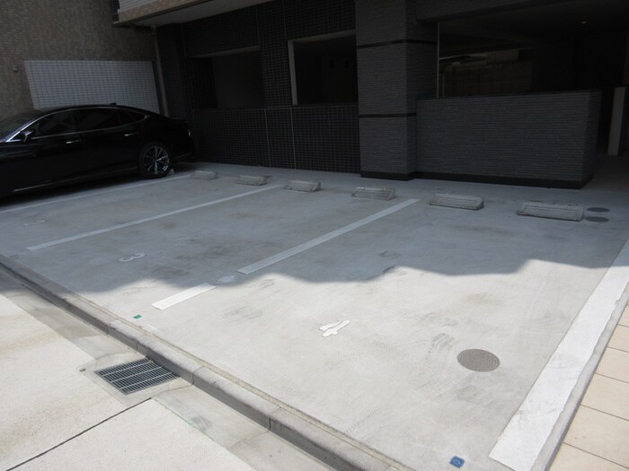 物件外観写真5　(駐車場)