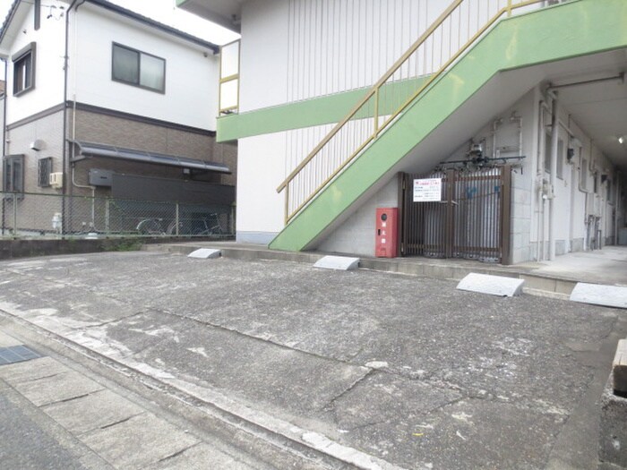 物件外観写真2　(駐車場)