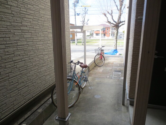 物件外観写真5　(エントランス部分)